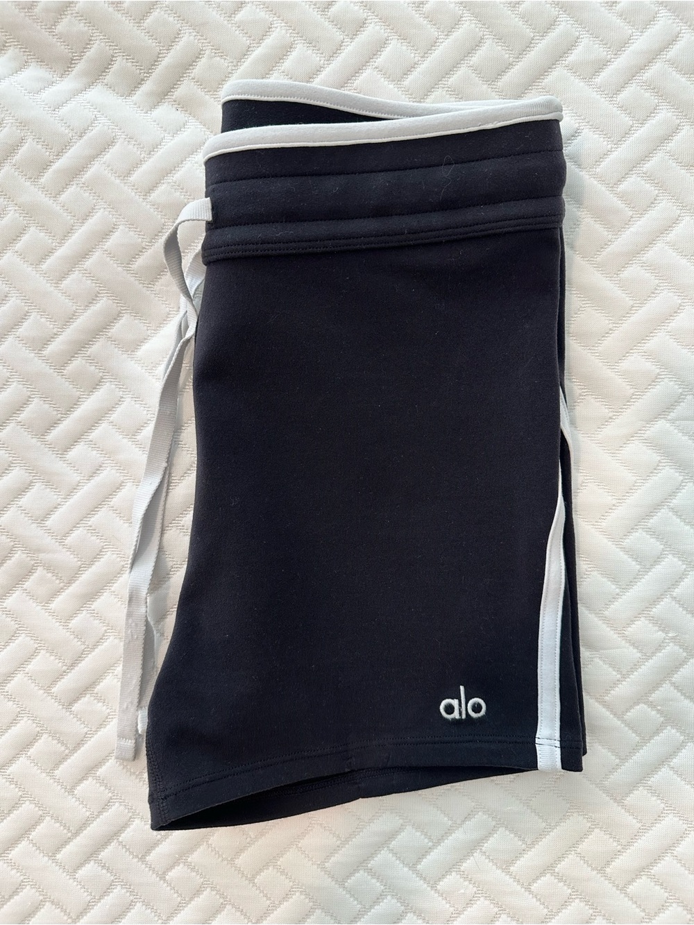 ALO Yoga Heart Throb 4” biker shorts